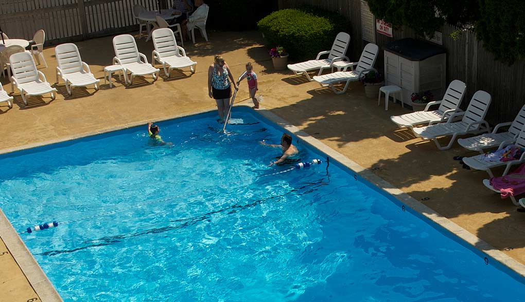Cape Cod Hotel with Swimming Pool